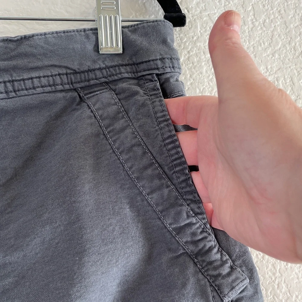Anthropologie Charcoal Cargo Shorts the Wanderer size 28 - Picture 4 of 5
